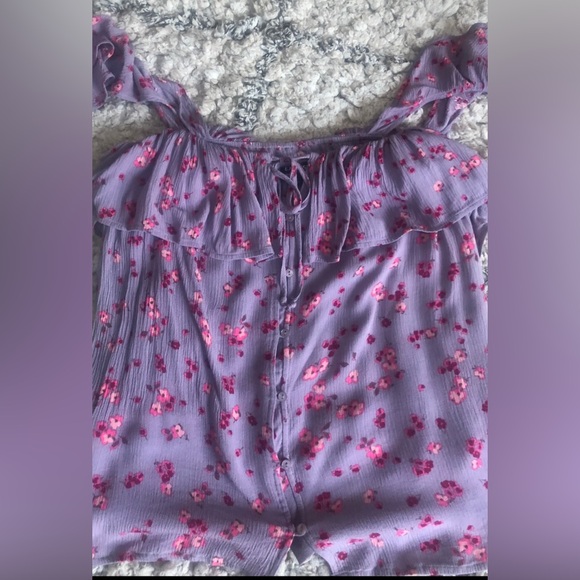 EXPRESS lavender floral ruffle front & sleeves can be Wear on or off shoulder. M - Picture 12 of 16